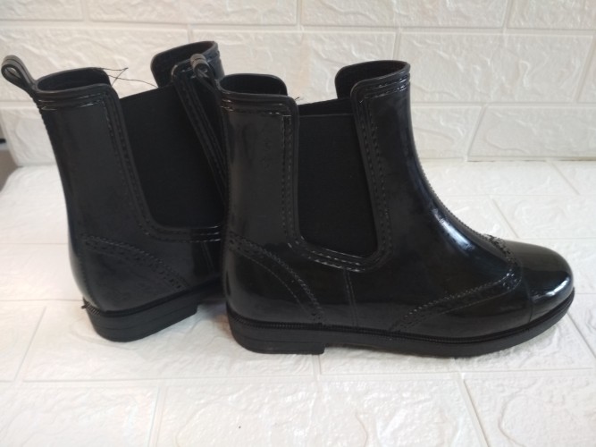 Полусапожки жен. ПВХ с эластич. вставками утеп.