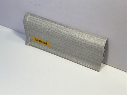 Плинтус ПВХ 33 Ясень серый с каб.кан.с рез.краем