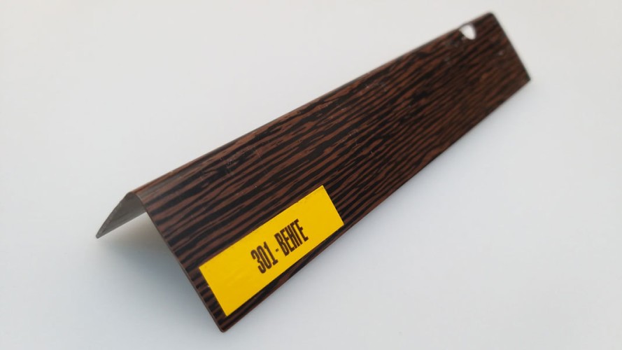 Угол 20*20*2700 Венге Идеал