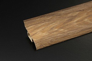 Плинтус ПВХ 15 Дуб с каб.кан. с рез. краем